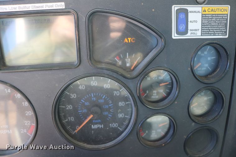 image for item DD6078 2010 Mack CH613 semi truck