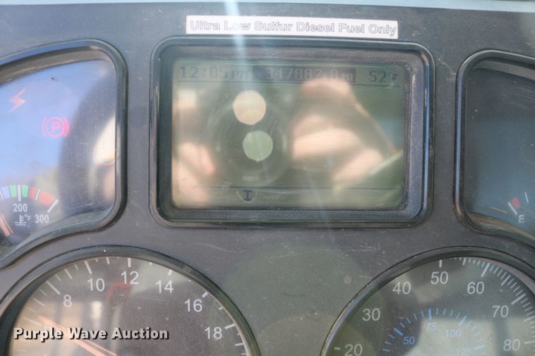 image for item DD6078 2010 Mack CH613 semi truck