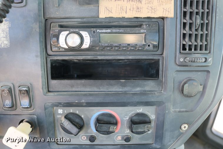 image for item DD6078 2010 Mack CH613 semi truck