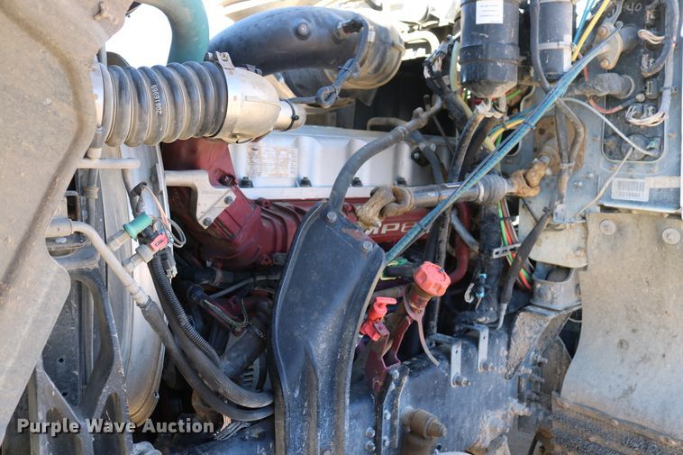 image for item DD6078 2010 Mack CH613 semi truck