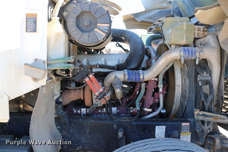 image for item DD6078 2010 Mack CH613 semi truck