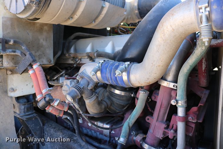 image for item DD6078 2010 Mack CH613 semi truck