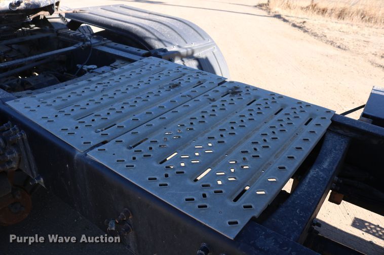 image for item DD6078 2010 Mack CH613 semi truck