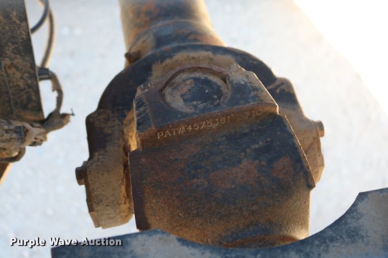 image for item DD6078 2010 Mack CH613 semi truck