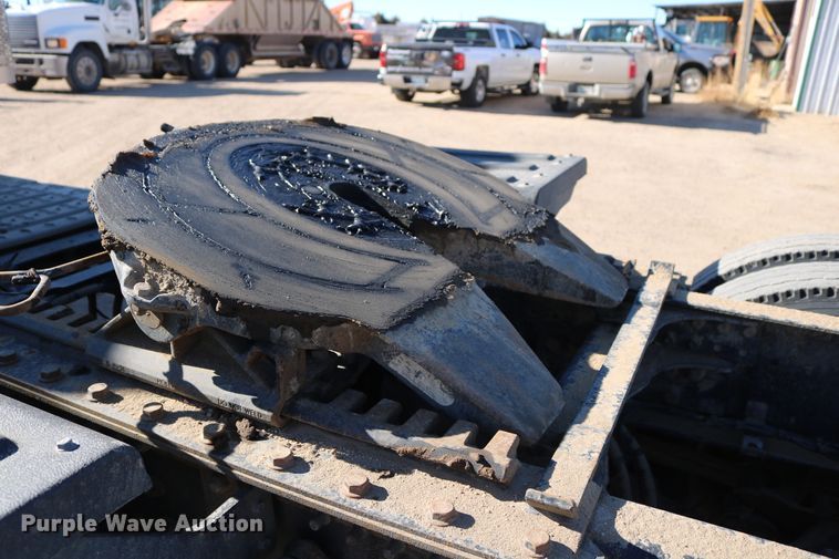 image for item DD6078 2010 Mack CH613 semi truck