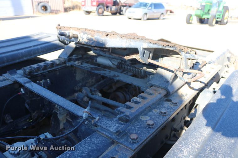 image for item DD6078 2010 Mack CH613 semi truck