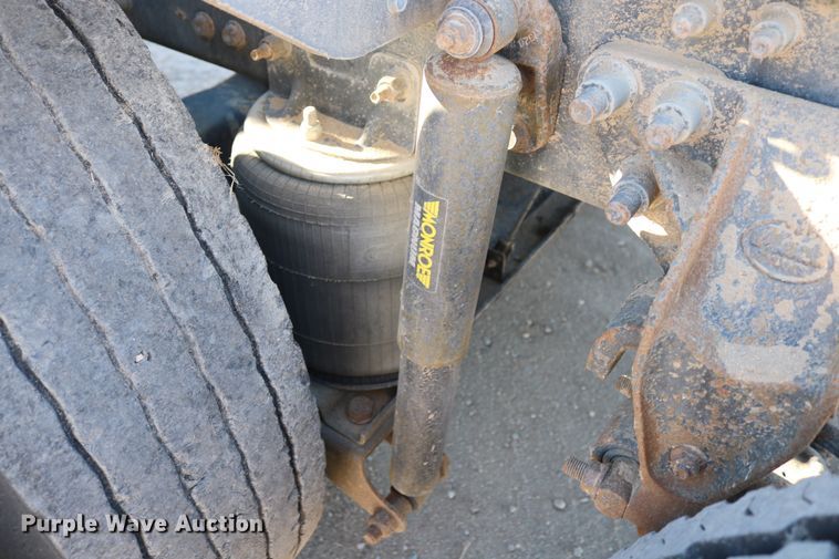 image for item DD6078 2010 Mack CH613 semi truck