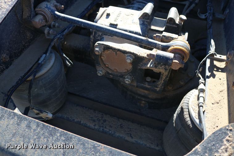 image for item DD6078 2010 Mack CH613 semi truck