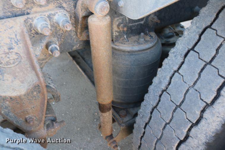 image for item DD6078 2010 Mack CH613 semi truck