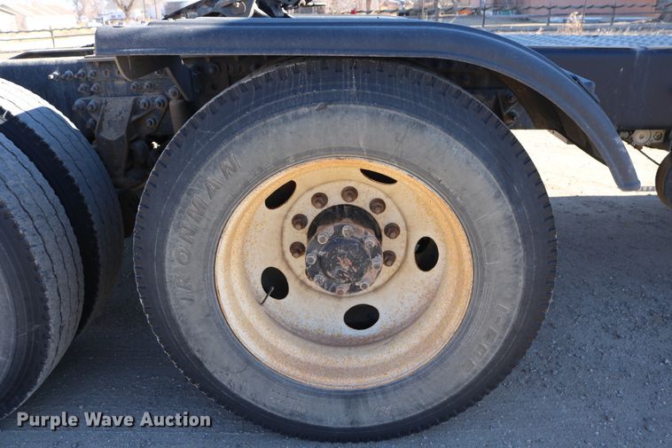 image for item DD6078 2010 Mack CH613 semi truck