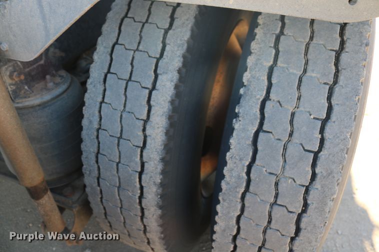 image for item DD6078 2010 Mack CH613 semi truck