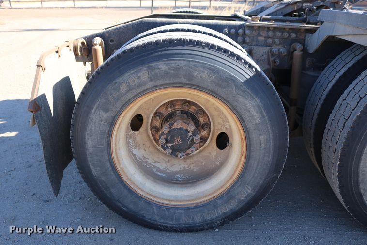 image for item DD6078 2010 Mack CH613 semi truck