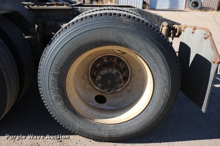 image for item DD6078 2010 Mack CH613 semi truck