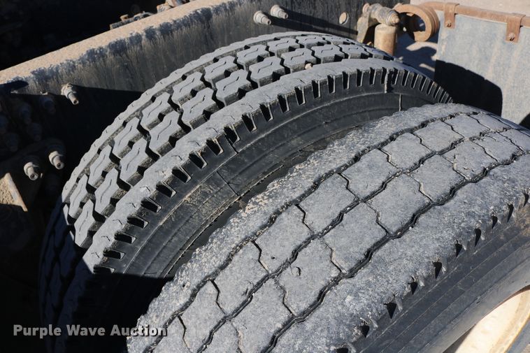 image for item DD6078 2010 Mack CH613 semi truck