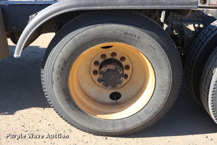 image for item DD6078 2010 Mack CH613 semi truck