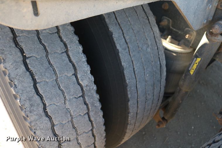 image for item DD6078 2010 Mack CH613 semi truck