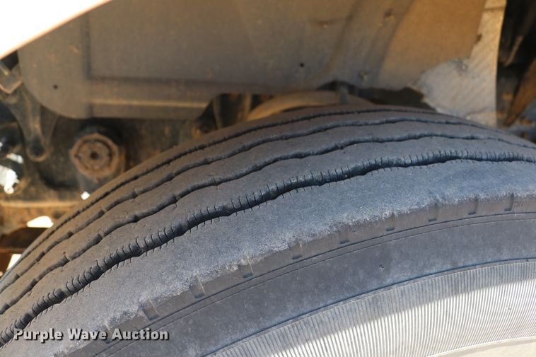 image for item DD6078 2010 Mack CH613 semi truck