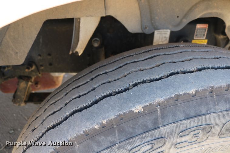 image for item DD6078 2010 Mack CH613 semi truck