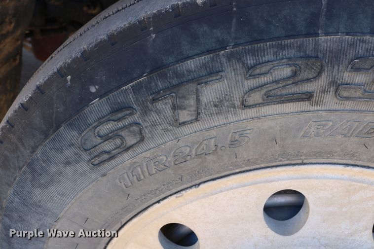 image for item DD6078 2010 Mack CH613 semi truck