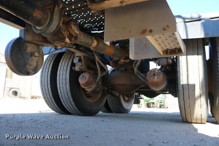 image for item DD6078 2010 Mack CH613 semi truck