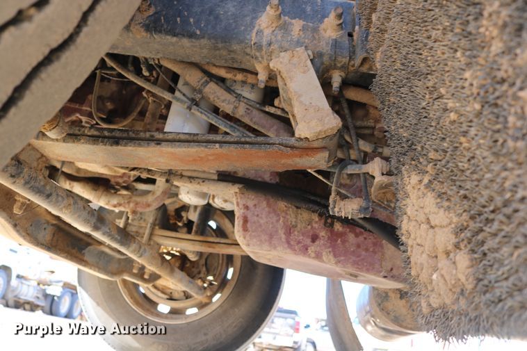 image for item DD6078 2010 Mack CH613 semi truck