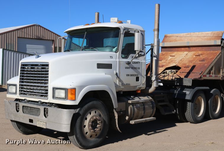image for item DD6079 2008 Mack CH613 semi truck