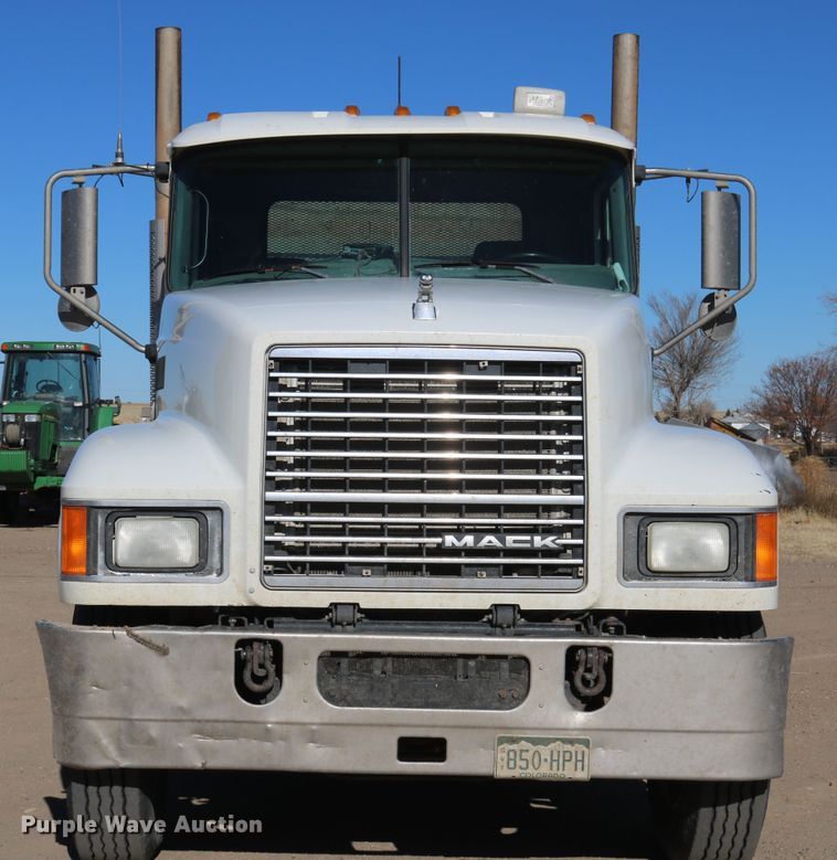 image for item DD6079 2008 Mack CH613 semi truck