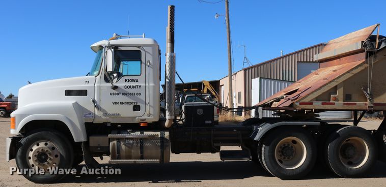 image for item DD6079 2008 Mack CH613 semi truck