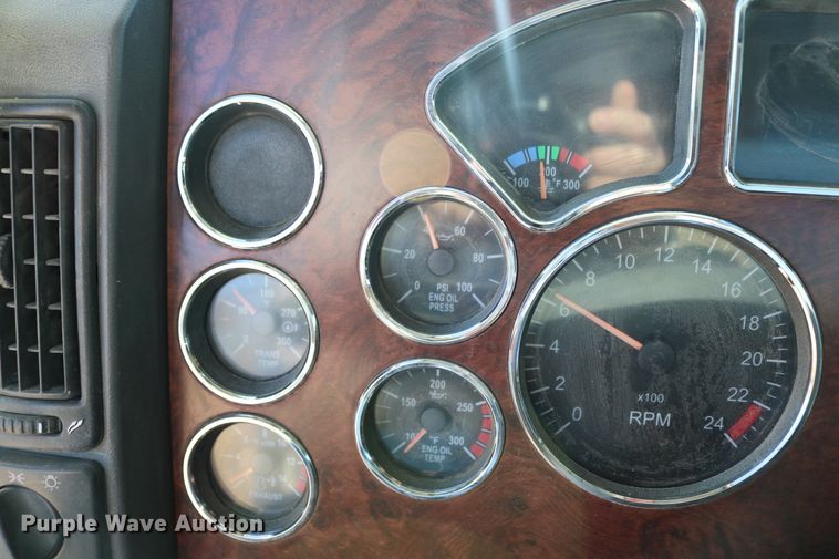 image for item DD6079 2008 Mack CH613 semi truck