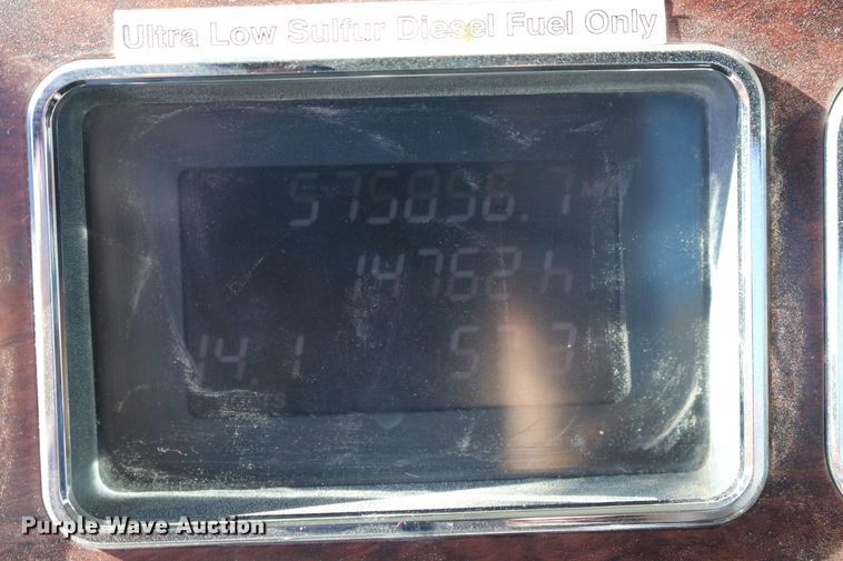 image for item DD6079 2008 Mack CH613 semi truck