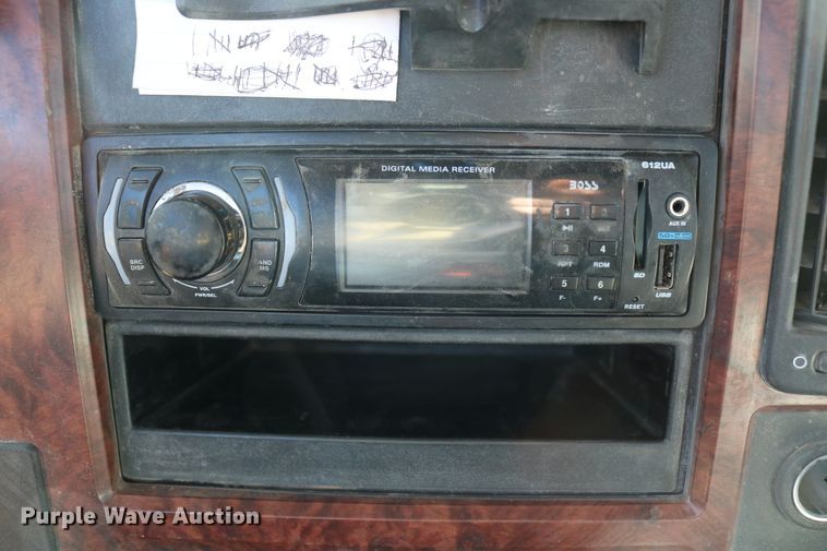 image for item DD6079 2008 Mack CH613 semi truck