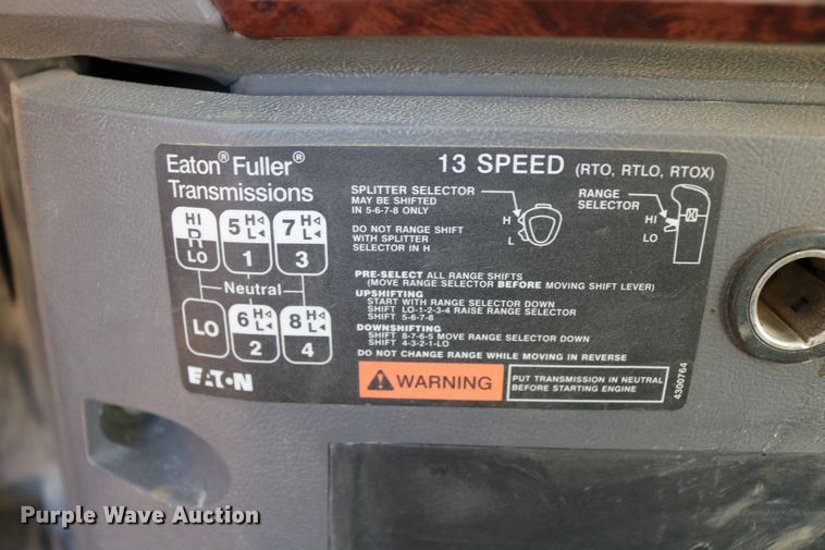 image for item DD6079 2008 Mack CH613 semi truck