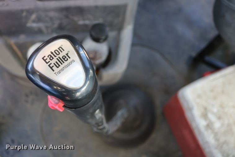 image for item DD6079 2008 Mack CH613 semi truck