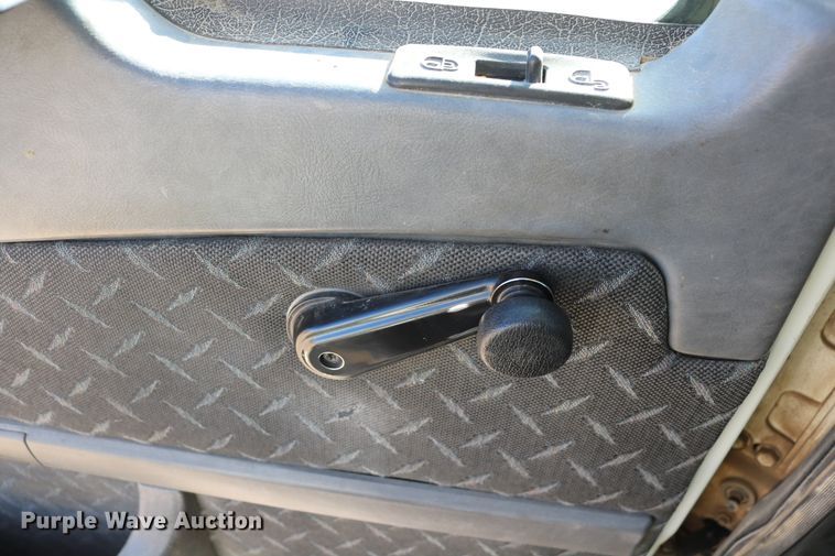 image for item DD6079 2008 Mack CH613 semi truck