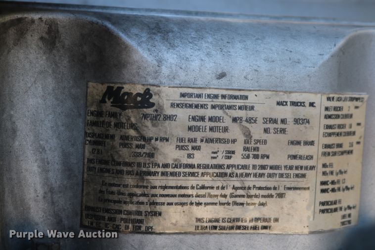 image for item DD6079 2008 Mack CH613 semi truck