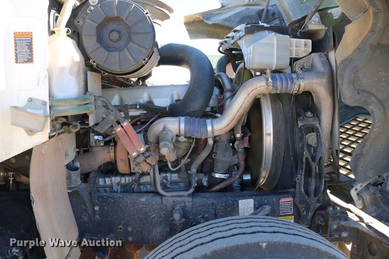 image for item DD6079 2008 Mack CH613 semi truck