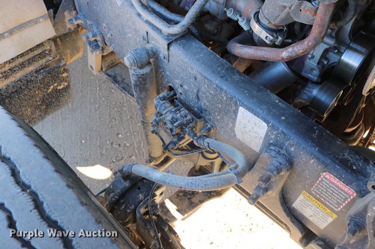 image for item DD6079 2008 Mack CH613 semi truck