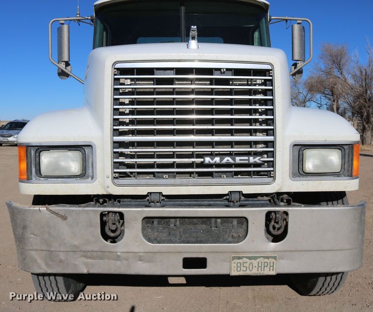 image for item DD6079 2008 Mack CH613 semi truck