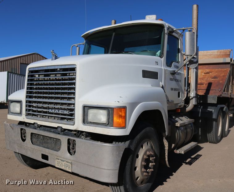 image for item DD6079 2008 Mack CH613 semi truck