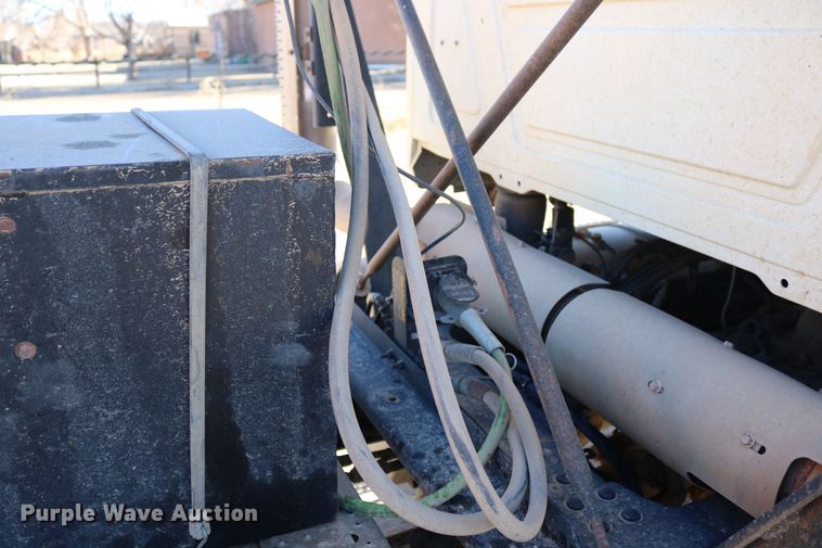 image for item DD6079 2008 Mack CH613 semi truck