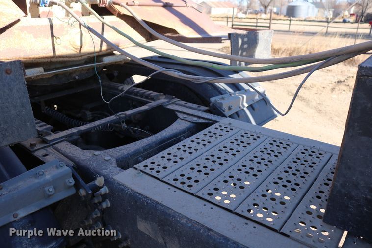 image for item DD6079 2008 Mack CH613 semi truck