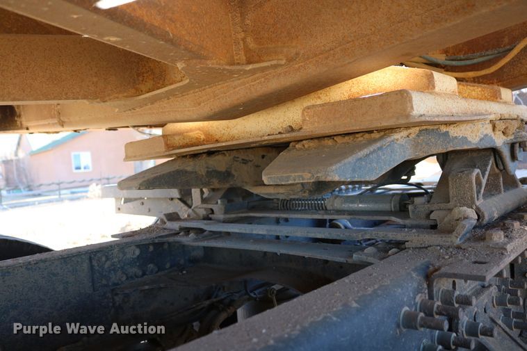 image for item DD6079 2008 Mack CH613 semi truck