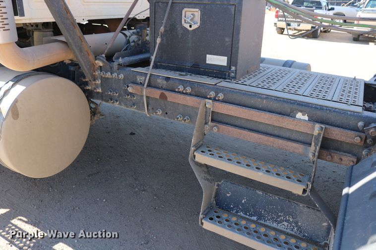 image for item DD6079 2008 Mack CH613 semi truck