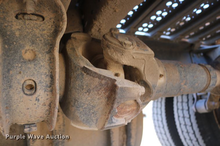 image for item DD6079 2008 Mack CH613 semi truck