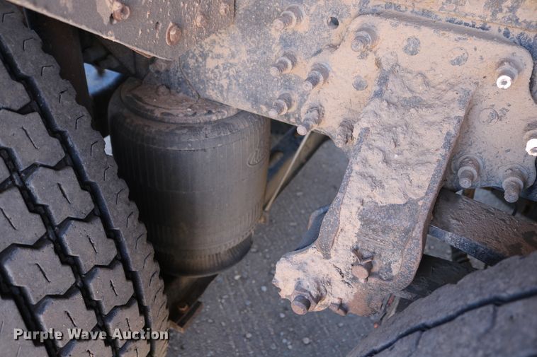 image for item DD6079 2008 Mack CH613 semi truck