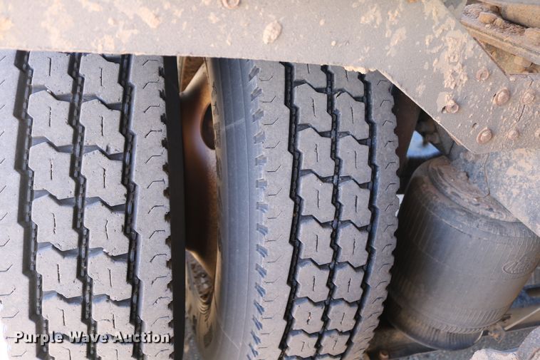 image for item DD6079 2008 Mack CH613 semi truck