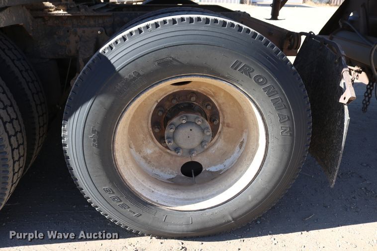 image for item DD6079 2008 Mack CH613 semi truck