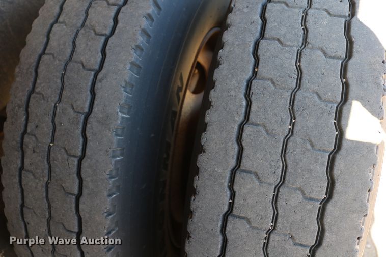 image for item DD6079 2008 Mack CH613 semi truck