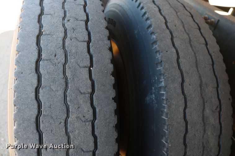 image for item DD6079 2008 Mack CH613 semi truck