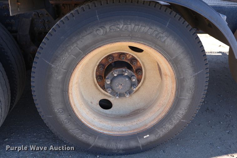 image for item DD6079 2008 Mack CH613 semi truck